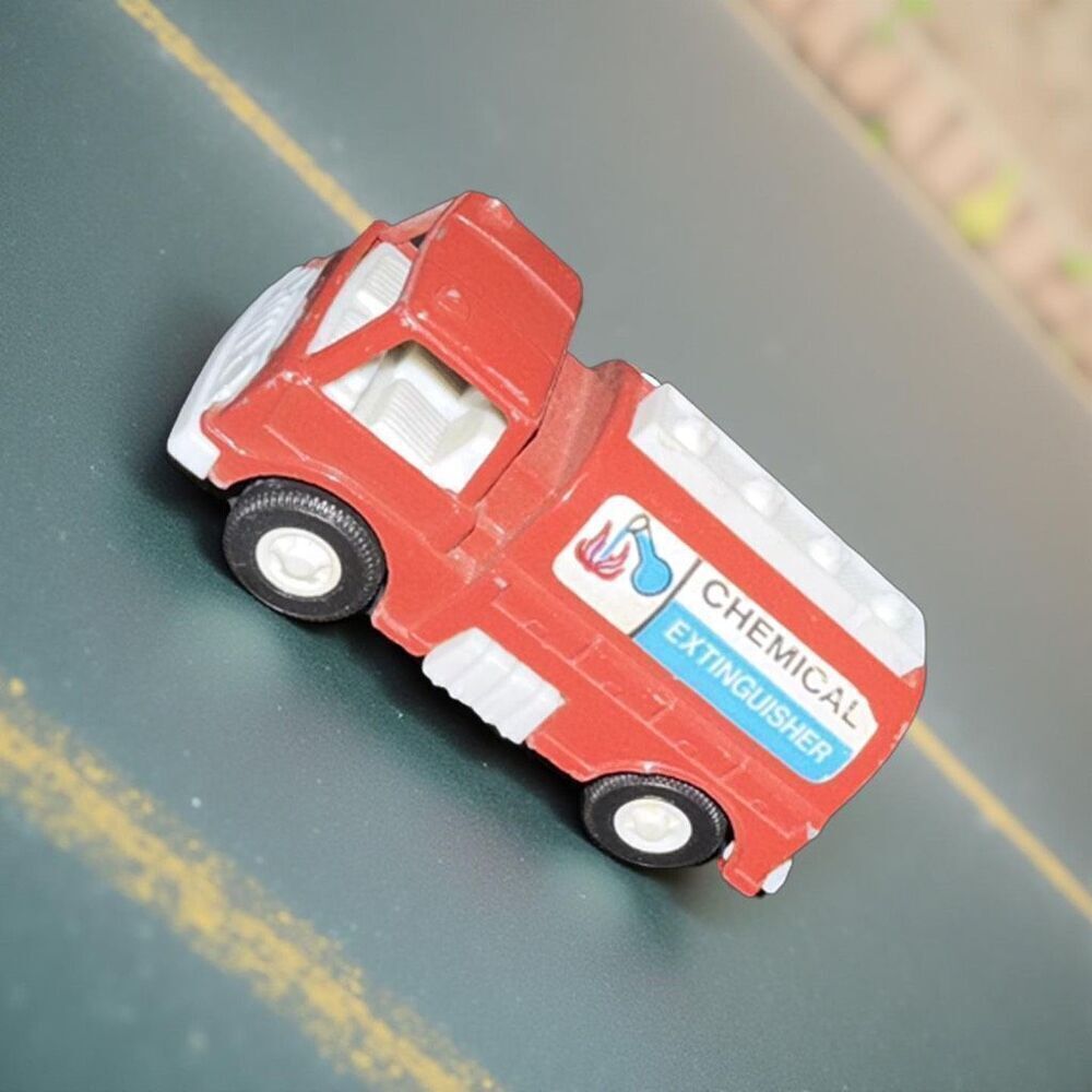 Vintage 1970 Tootsietoy Made In USA Chemical Extinguisher Fire Rescue Truck A32